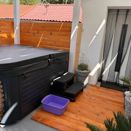 Zanic With Hot Tub Lägenhet