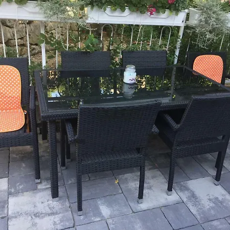 Lägenhet Zanic With Hot Tub
