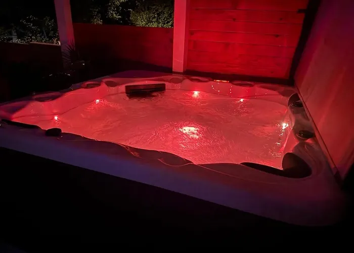 Zanic With Hot Tub Apartment *